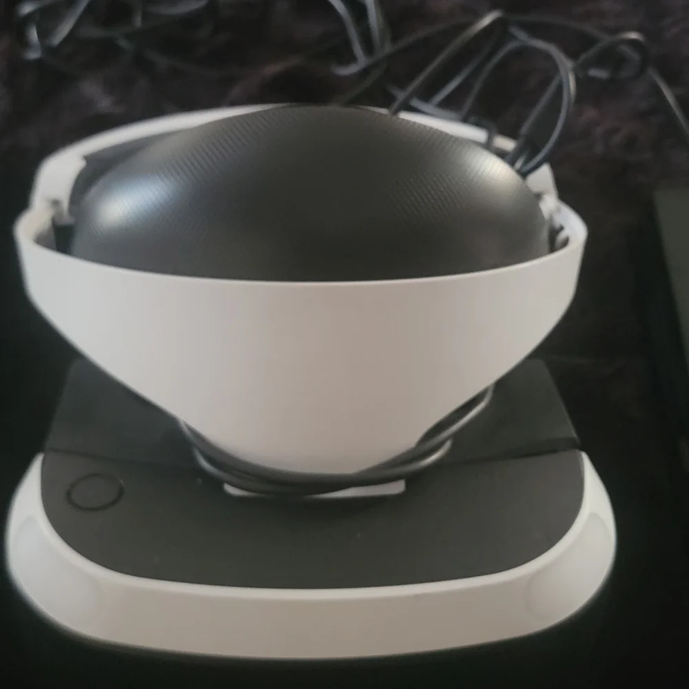 VR Headset with Black and White Design